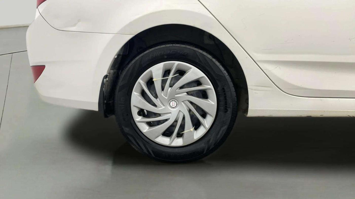 2016 Hyundai Verna 1.4 VTVT, Petrol, Manual, 56,484 km, Right Rear Wheel