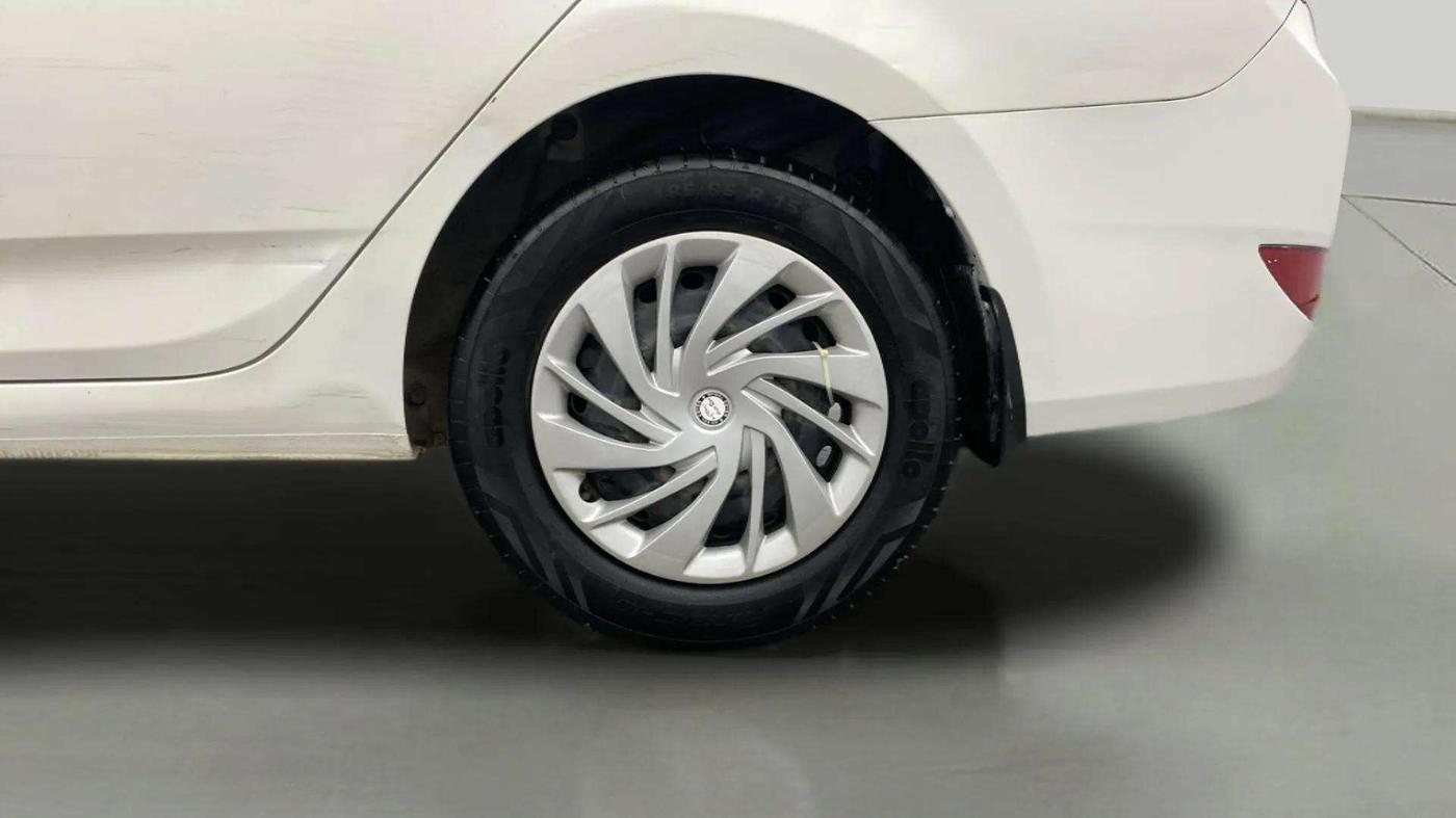 2016 Hyundai Verna 1.4 VTVT, Petrol, Manual, 56,484 km, Left Rear Wheel