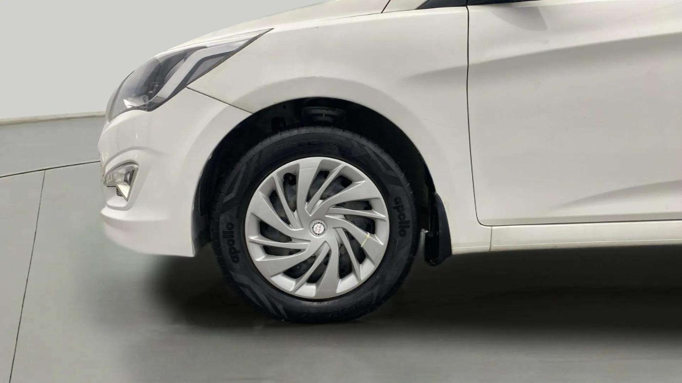 2016 Hyundai Verna 1.4 VTVT, Petrol, Manual, 56,484 km, Left Front Wheel