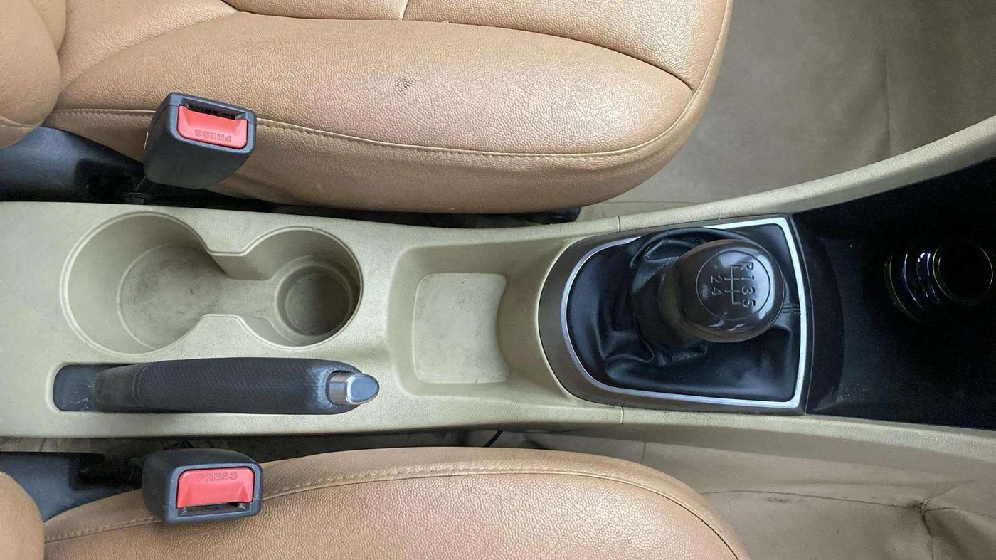 2016 Hyundai Verna 1.4 VTVT, Petrol, Manual, 56,484 km, Gear Lever