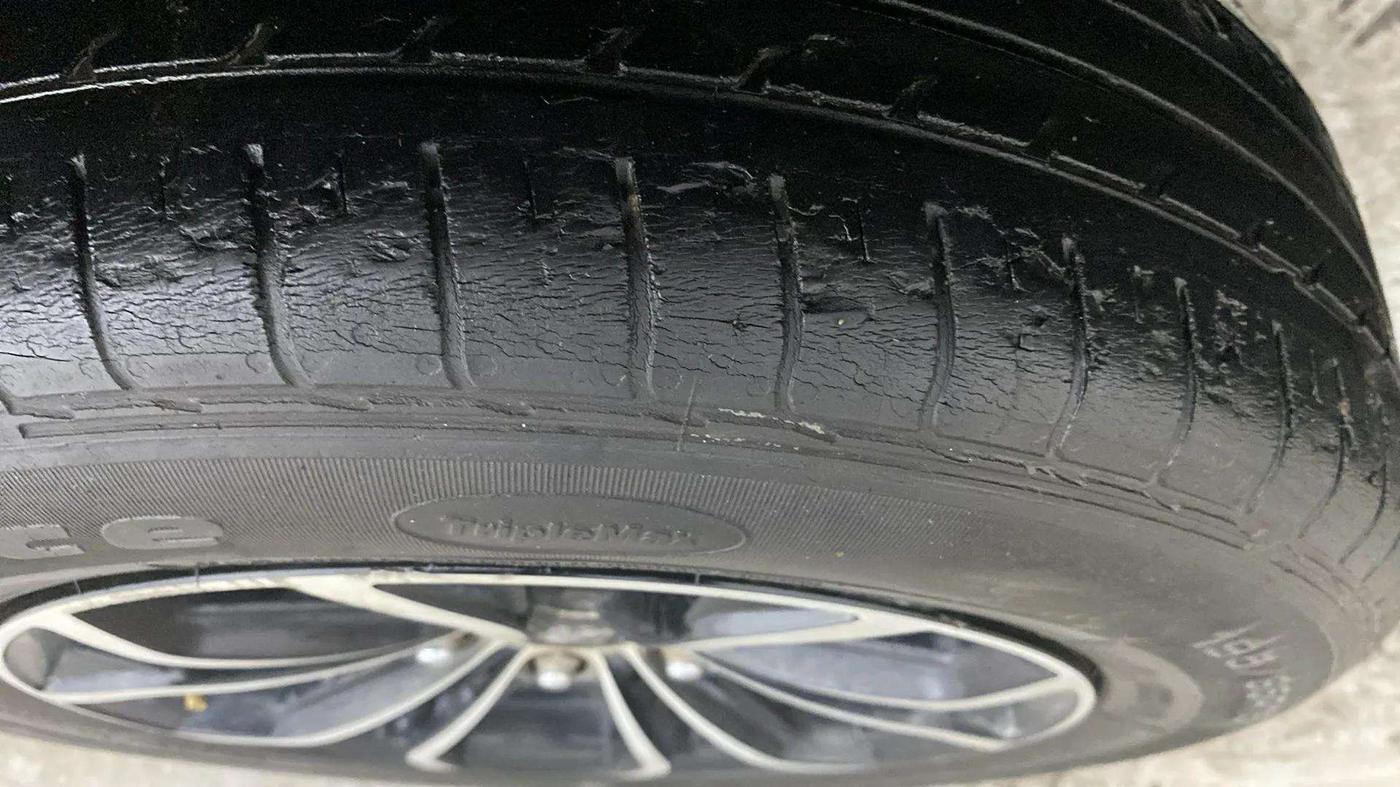 2020 Hyundai VENUE S 1.0 TURBO DCT, Petrol, Automatic, 25,505 km, Left Rear Tyre Tread