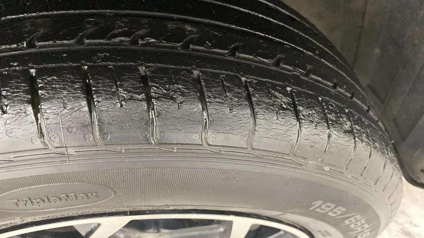 2020 Hyundai VENUE S 1.0 TURBO DCT, Petrol, Automatic, 25,505 km, Right Front Tyre Tread