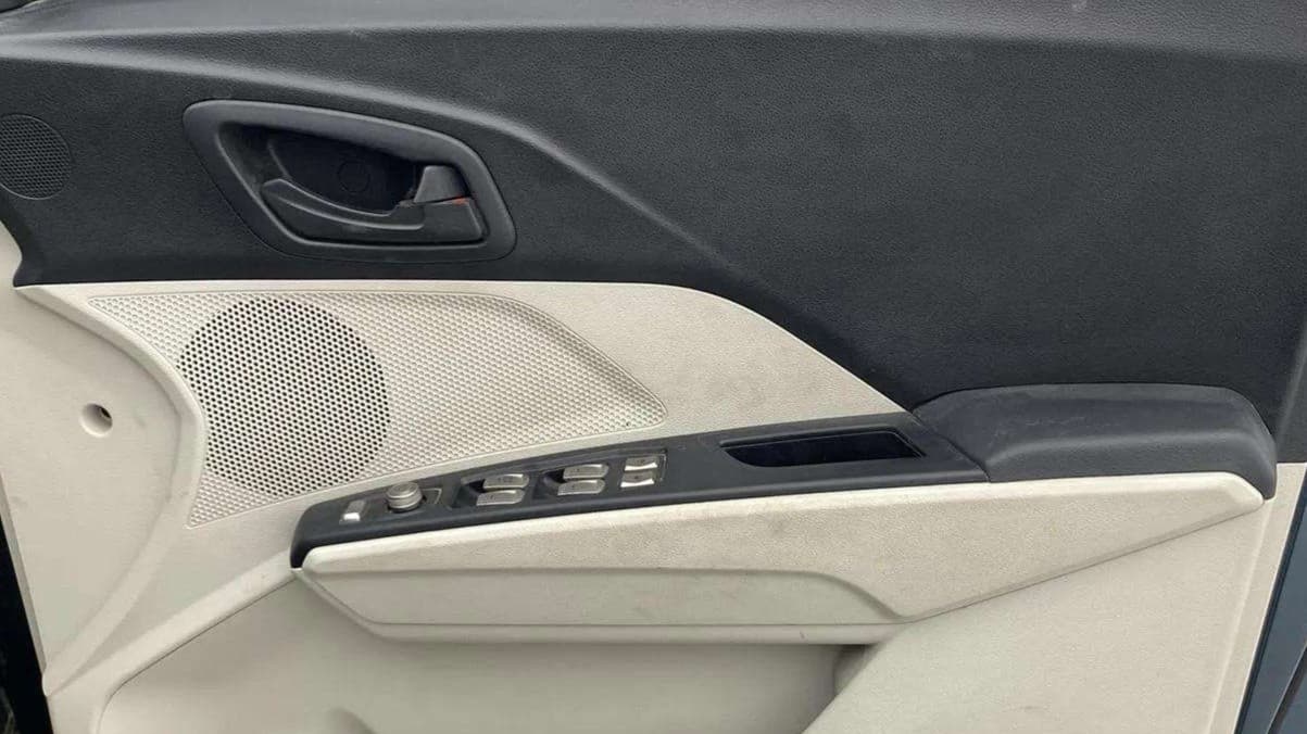 2023 Mahindra XUV300 W6 1.2 PETROL, Petrol, Manual, 17,216 km, Driver Side Door Panels Control