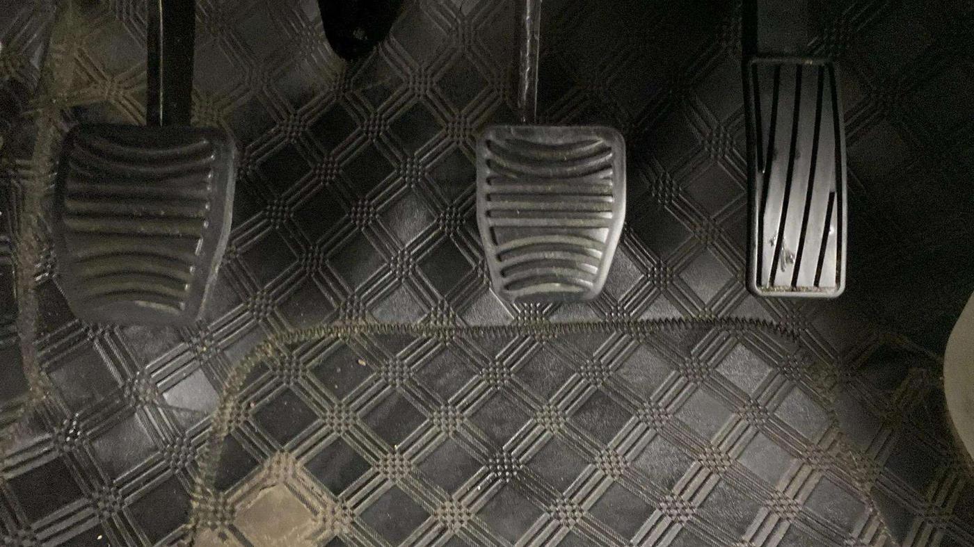 2023 Mahindra XUV300 W6 1.2 PETROL, Petrol, Manual, 17,216 km, Pedals