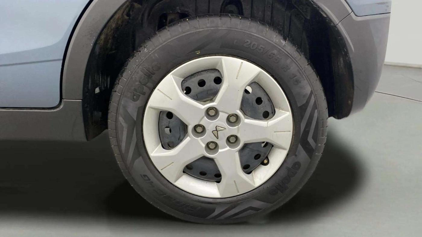 2023 Mahindra XUV300 W6 1.2 PETROL, Petrol, Manual, 17,216 km, Left Rear Wheel