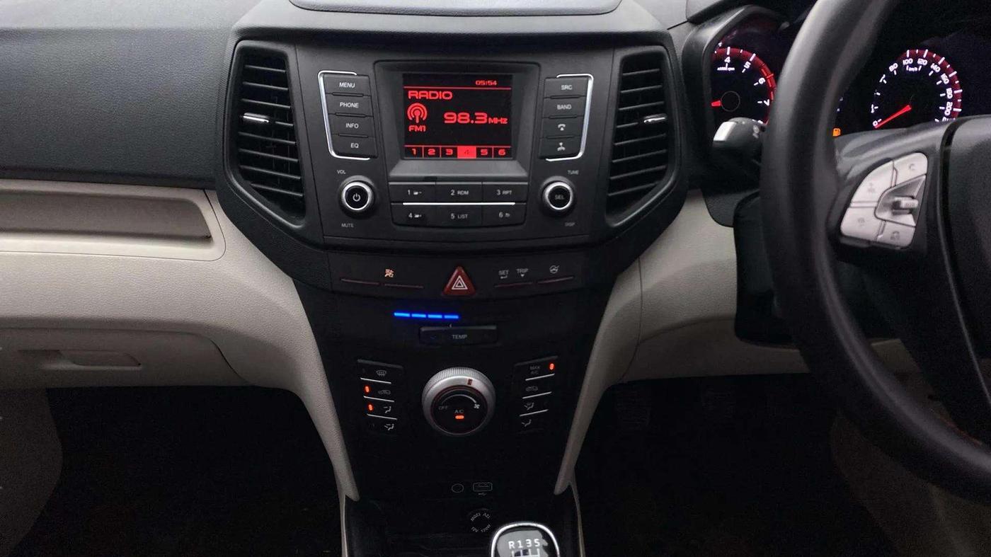 2023 Mahindra XUV300 W6 1.2 PETROL, Petrol, Manual, 17,216 km, Air Conditioner