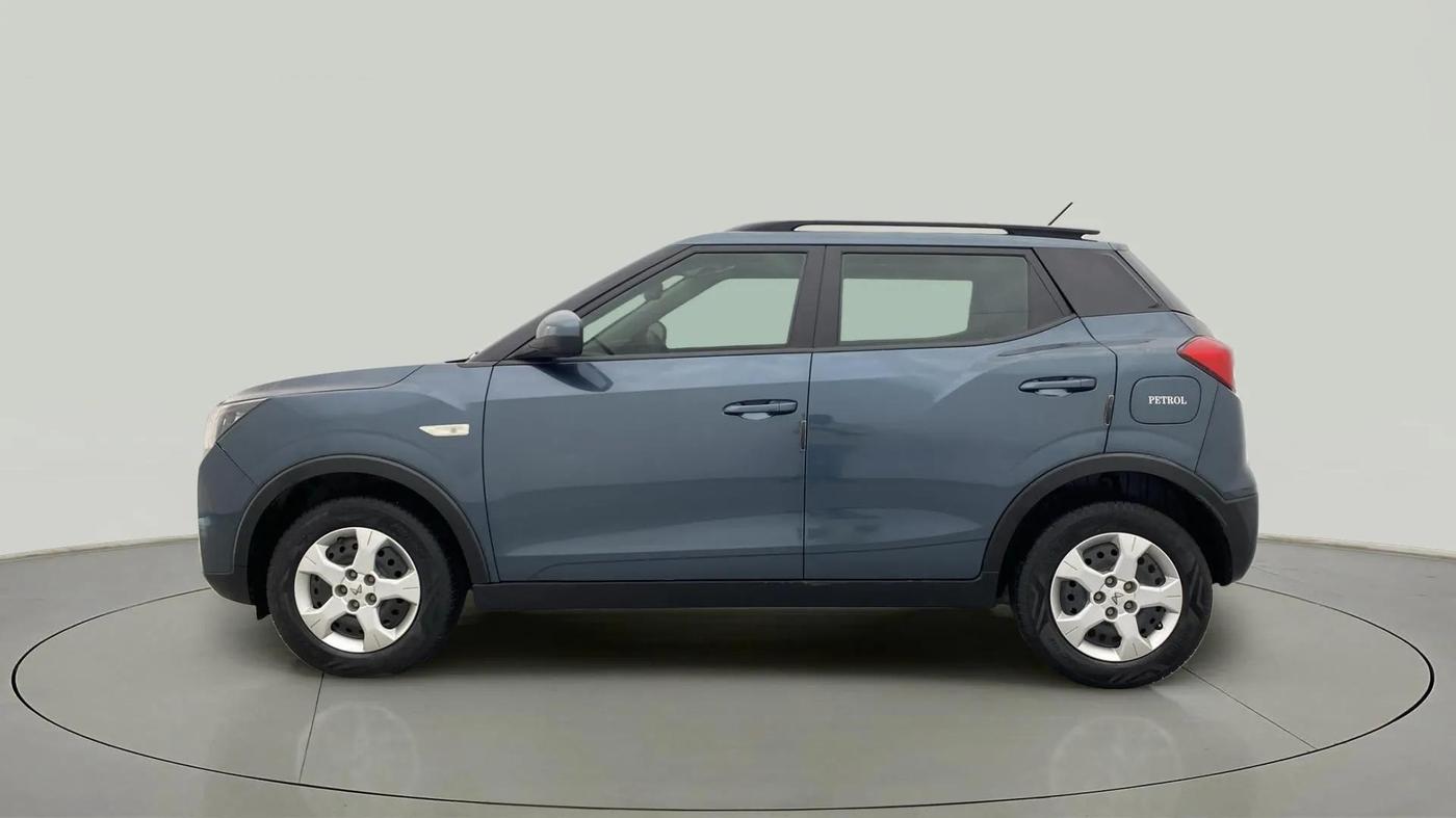 2023 Mahindra XUV300 W6 1.2 PETROL, Petrol, Manual, 17,216 km, Left Side