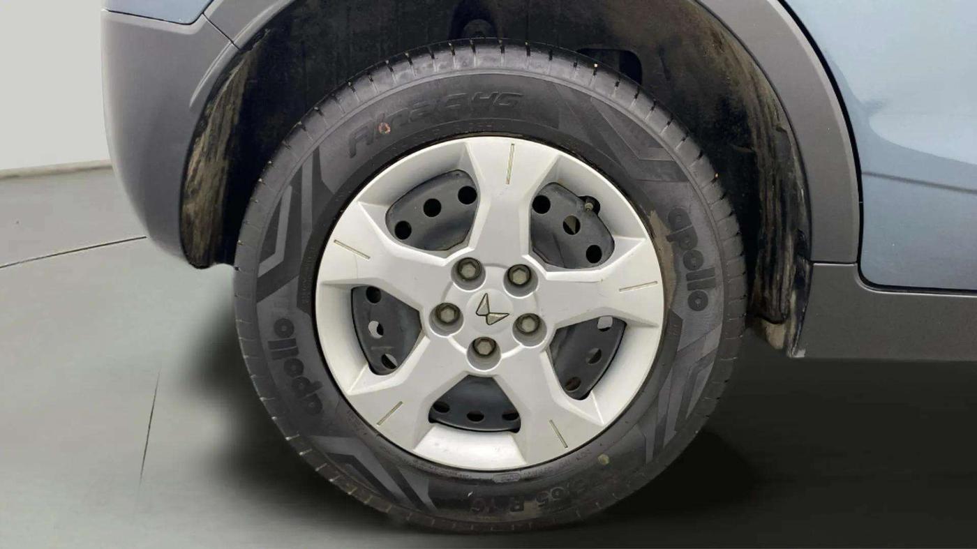 2023 Mahindra XUV300 W6 1.2 PETROL, Petrol, Manual, 17,216 km, Right Rear Wheel