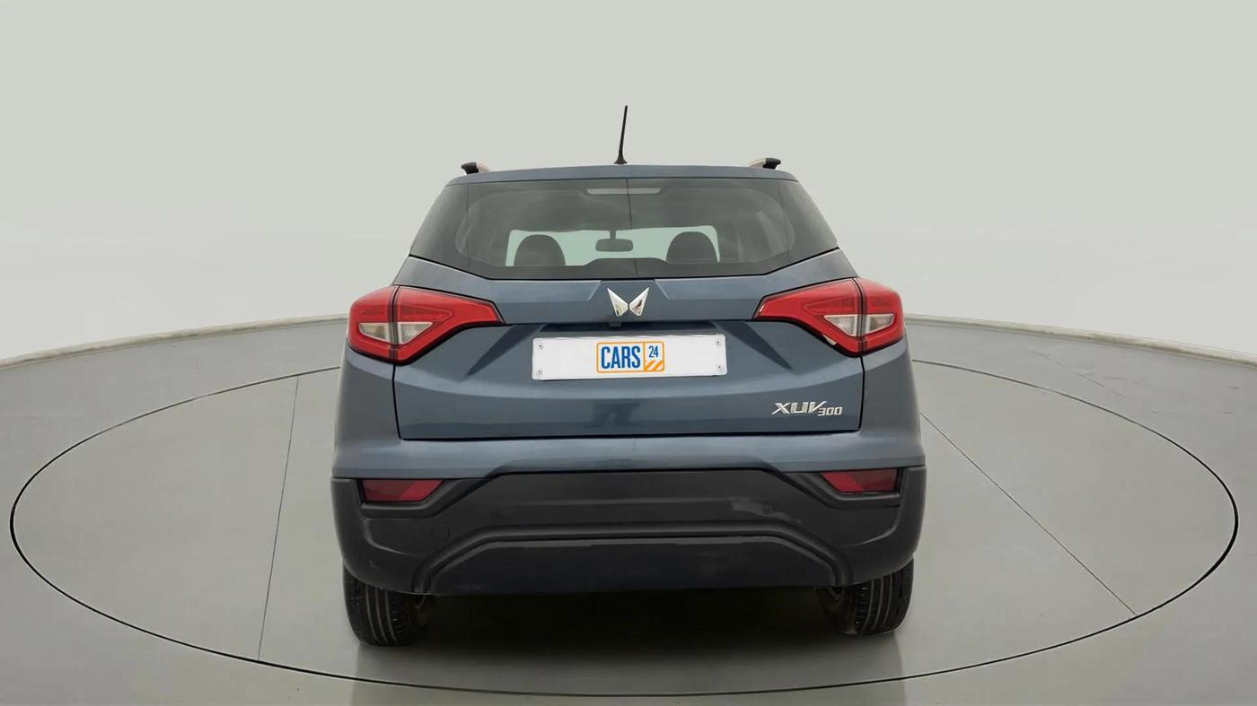 2023 Mahindra XUV300 W6 1.2 PETROL, Petrol, Manual, 17,216 km, Back/Rear
