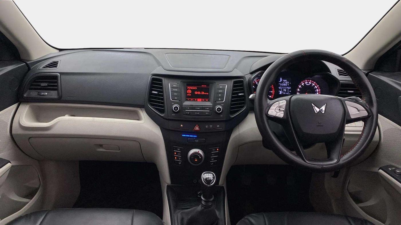 2023 Mahindra XUV300 W6 1.2 PETROL, Petrol, Manual, 17,216 km, Dashboard