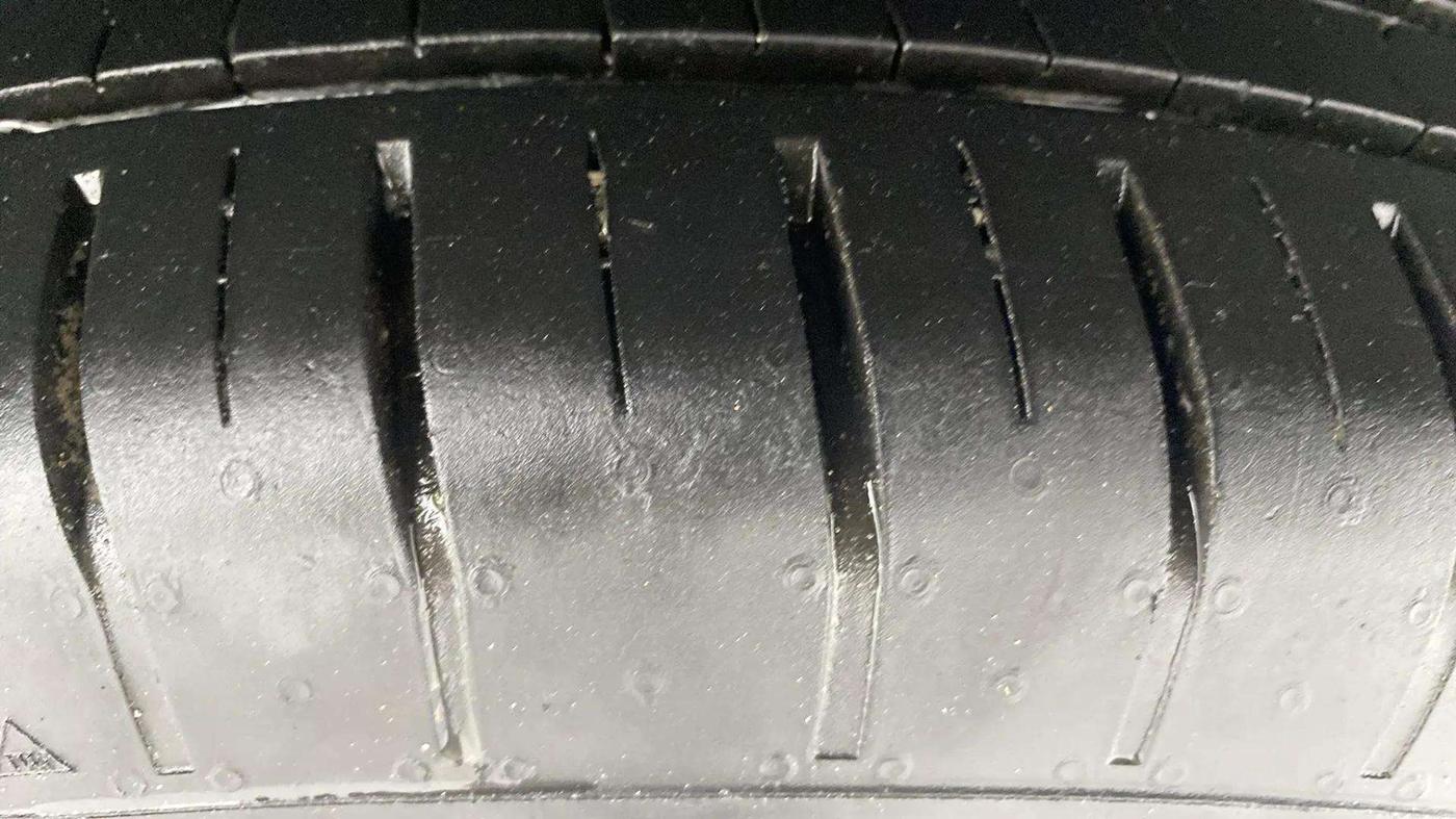 2023 Mahindra XUV300 W6 1.2 PETROL, Petrol, Manual, 17,216 km, Left Rear Tyre Tread