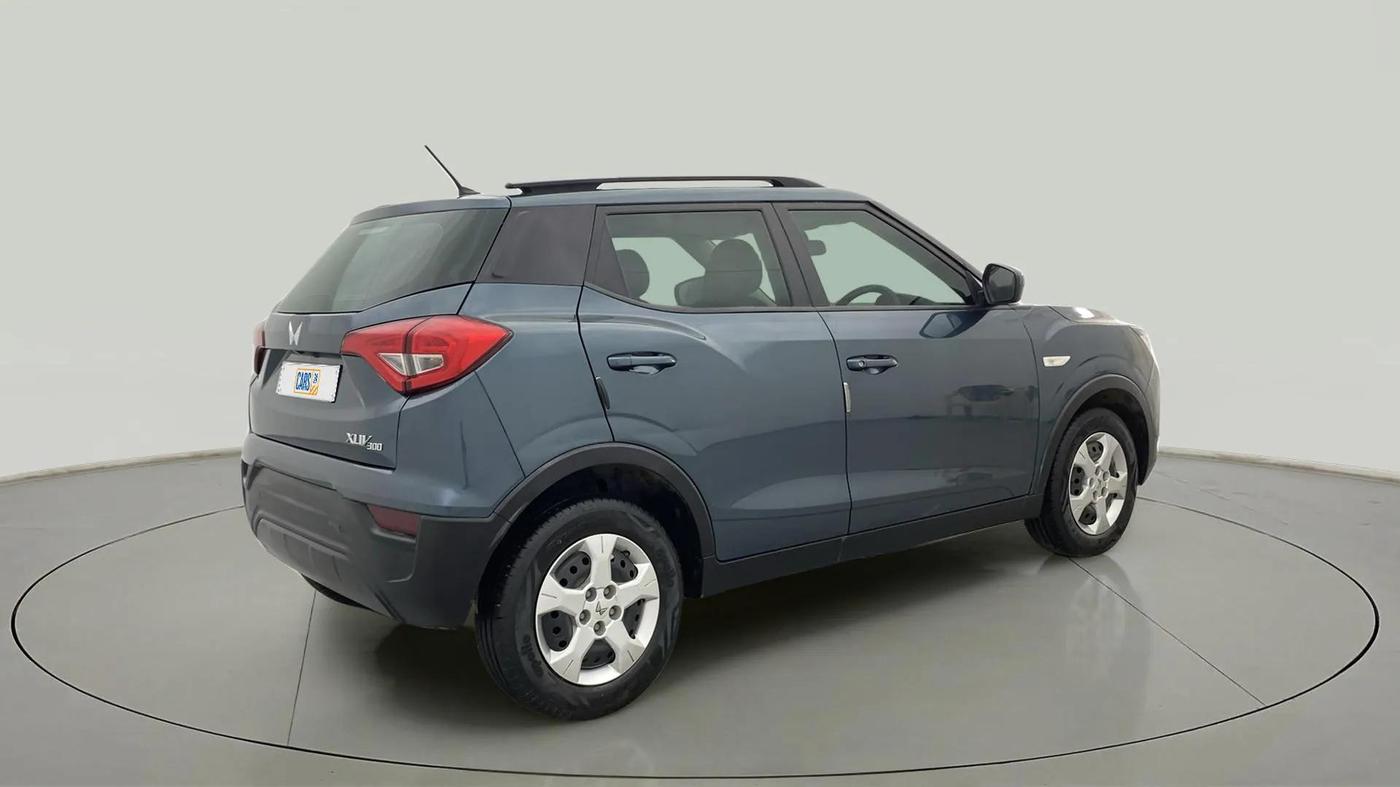 2023 Mahindra XUV300 W6 1.2 PETROL, Petrol, Manual, 17,216 km, Right Back Diagonal