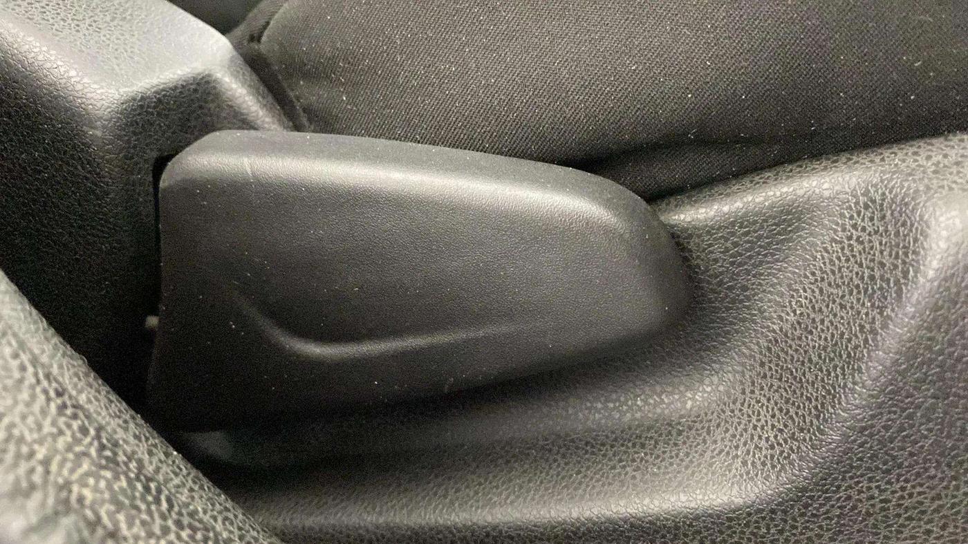 2018 Renault Kwid RXL, Petrol, Manual, 30,595 km, Driver Side Adjustment Panel