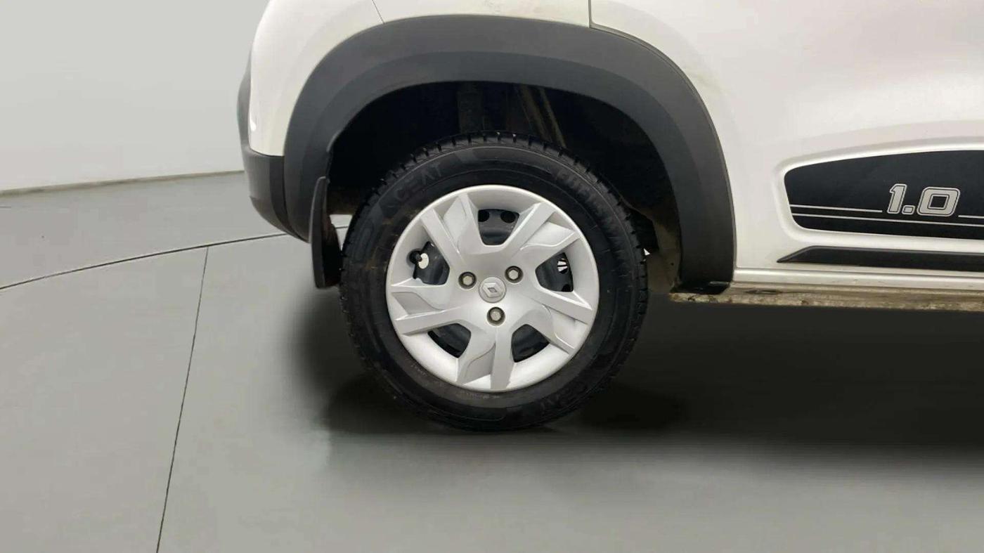2024 Renault Kwid RXT 1.0, Petrol, Manual, 22,686 km, Right Rear Wheel