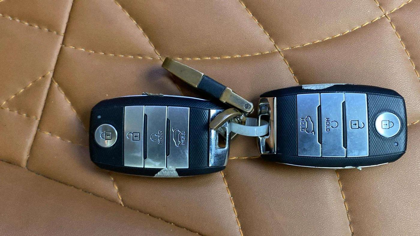 2022 KIA SONET HTX ANNIVERSARY EDITION 1.0 IMT, Petrol, Manual, 42,876 km, Key Close Up