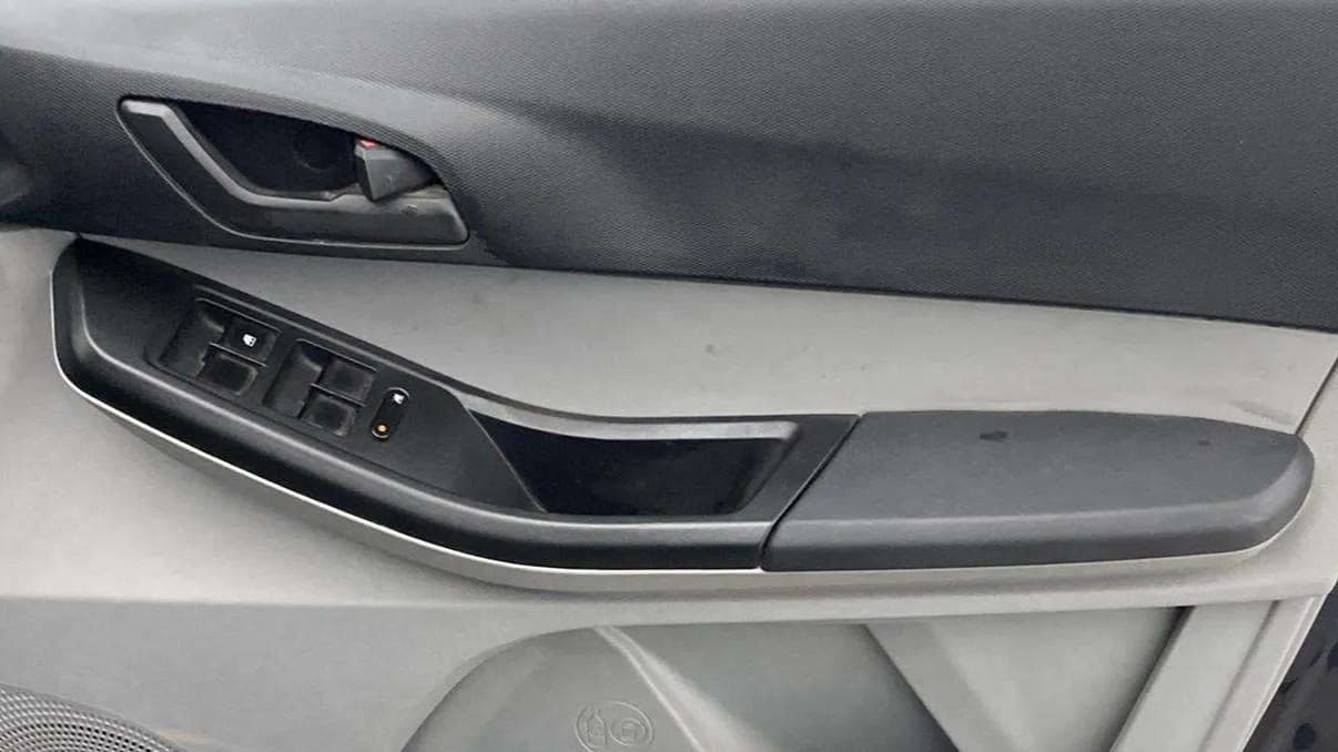 2022 Tata Tiago XT (O) PETROL, Petrol, Manual, 11,564 km, Driver Side Door Panels Control