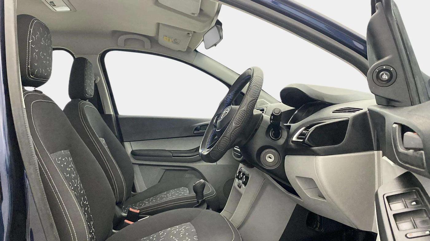2022 Tata Tiago XT (O) PETROL, Petrol, Manual, 11,564 km, Right Side Front Door Cabin