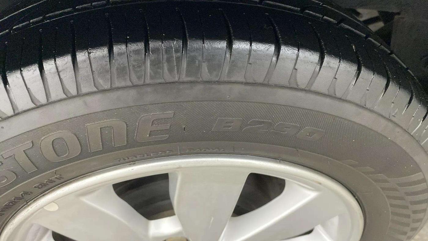 2015 Hyundai Xcent S (O) 1.2, Petrol, Manual, 35,208 km, Right Rear Tyre Tread