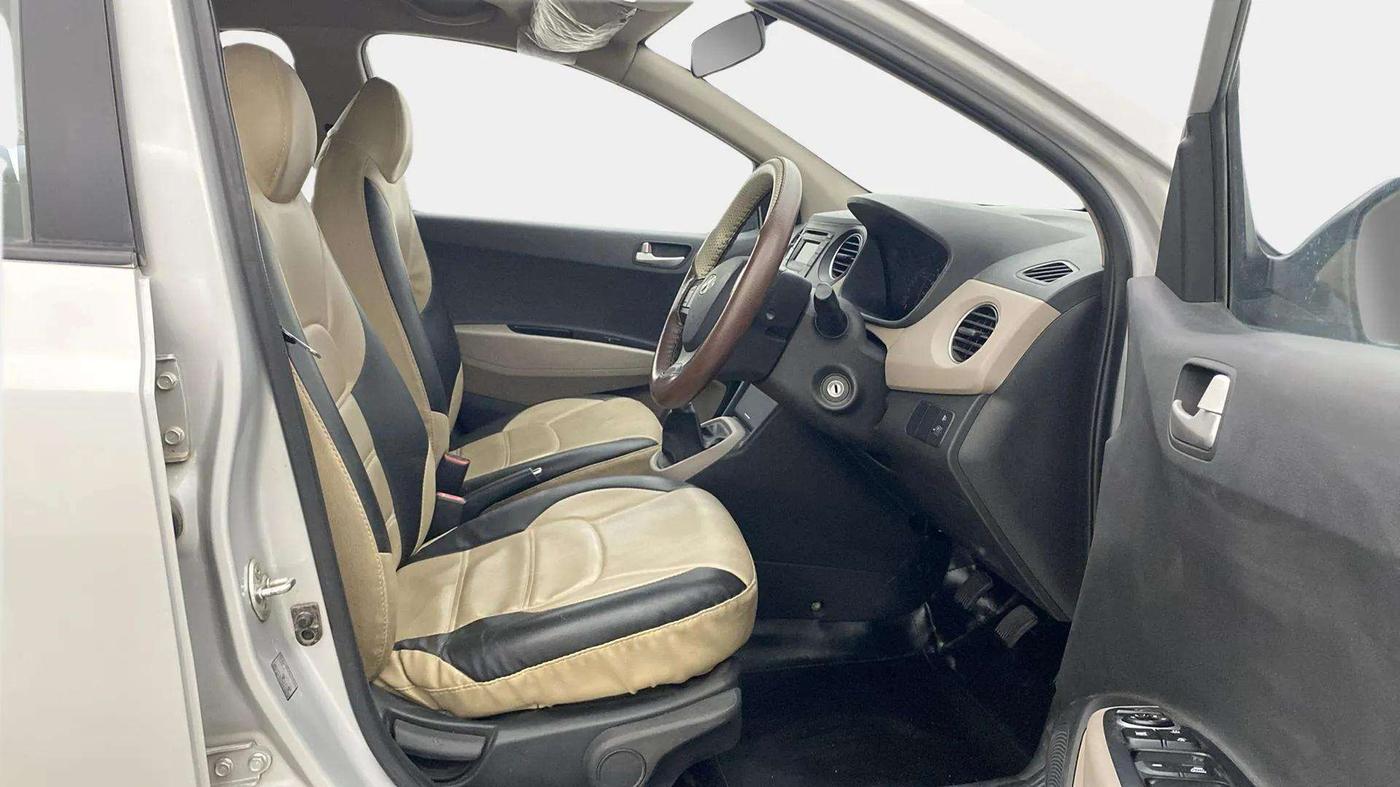 2015 Hyundai Xcent S (O) 1.2, Petrol, Manual, 35,208 km, Right Side Front Door Cabin