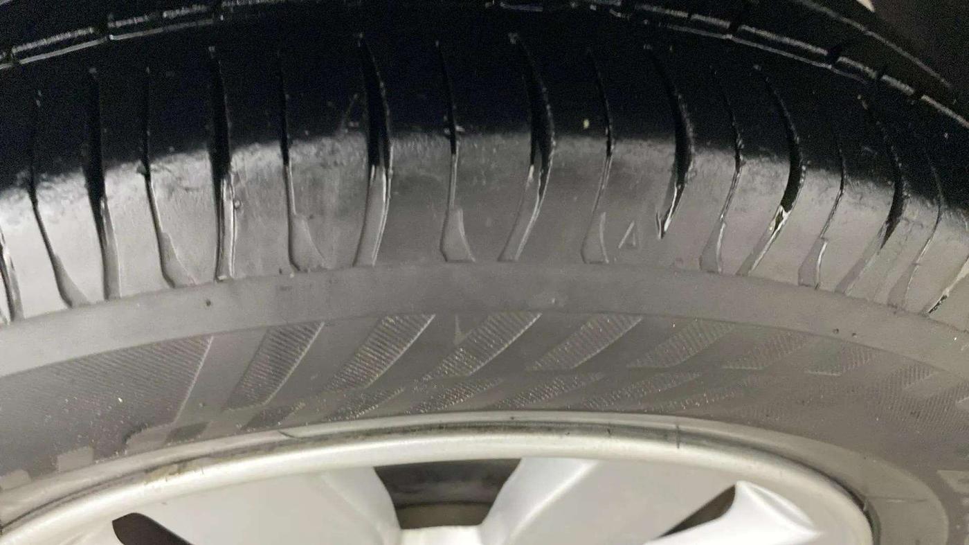 2015 Hyundai Xcent S (O) 1.2, Petrol, Manual, 35,208 km, Left Rear Tyre Tread