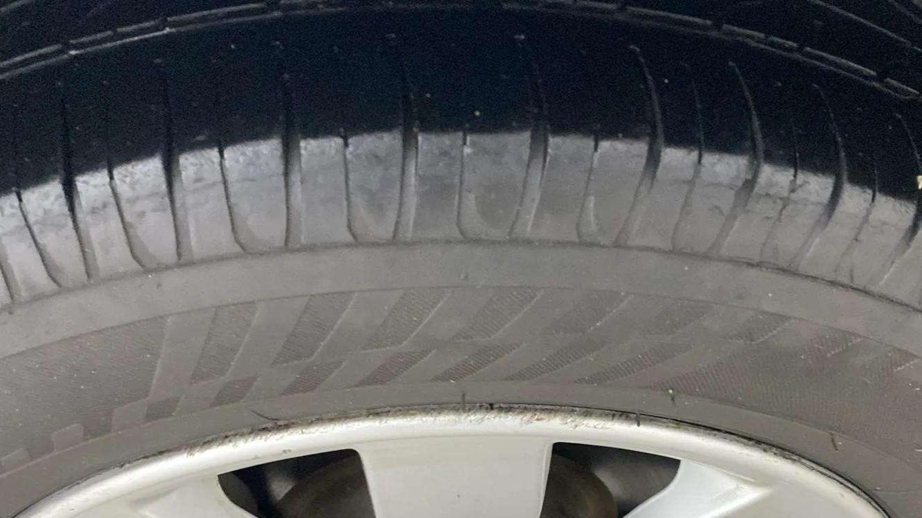 2015 Hyundai Xcent S (O) 1.2, Petrol, Manual, 35,208 km, Left Front Tyre Tread