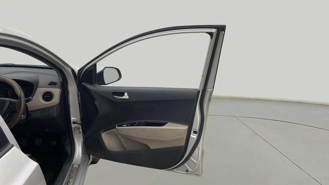 2015 Hyundai Xcent S (O) 1.2, Petrol, Manual, 35,208 km, RHS Front Door