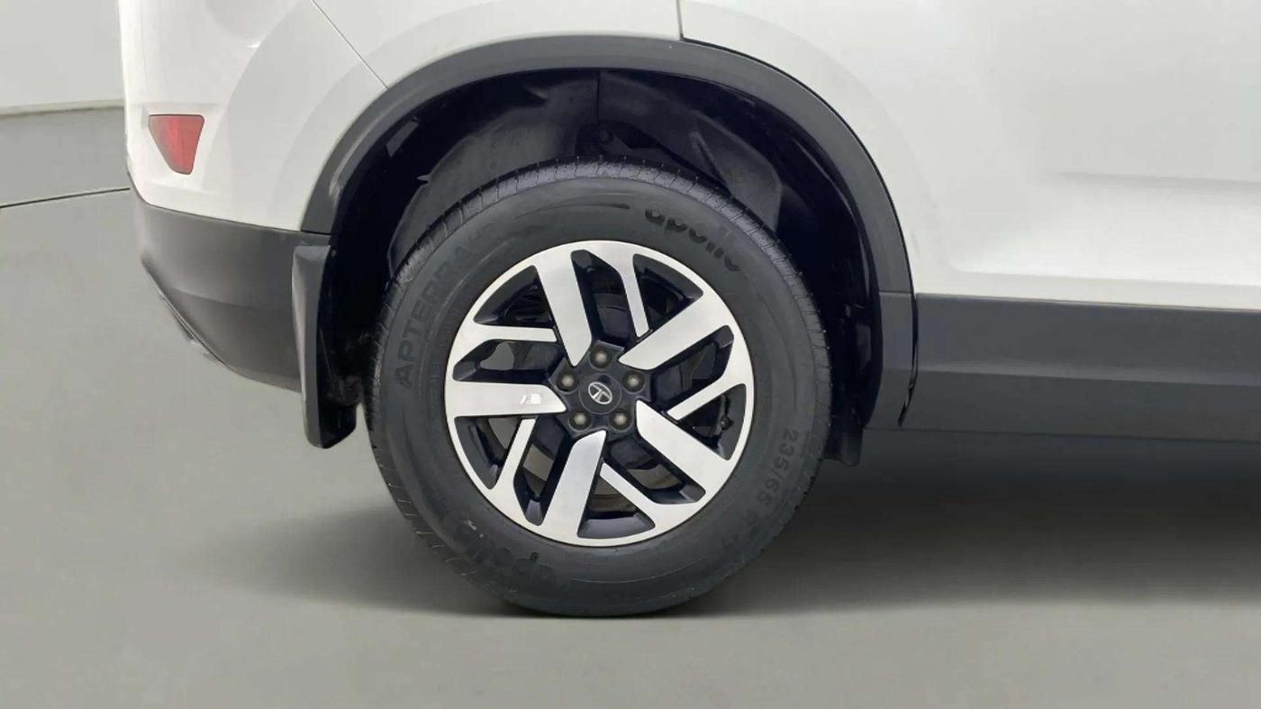 2020 Tata Harrier XZ PLUS 2.0L DUAL TONE, Diesel, Manual, 49,123 km, Right Rear Wheel