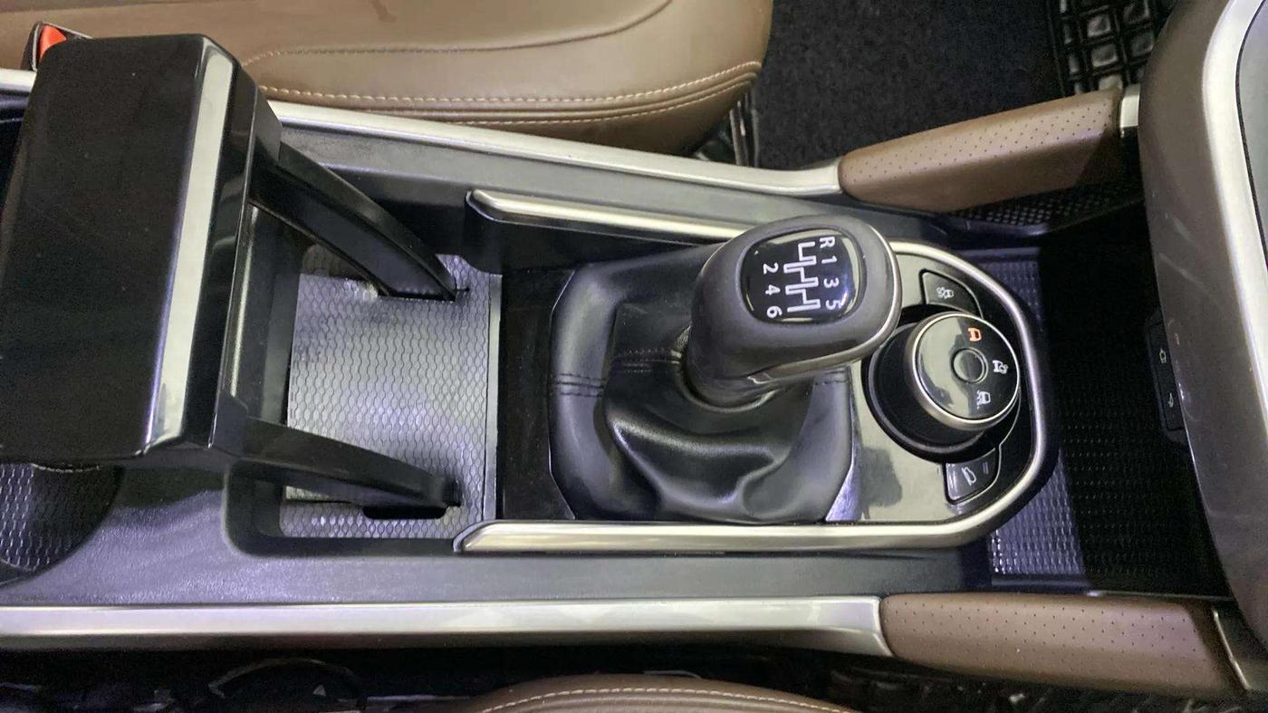 2020 Tata Harrier XZ PLUS 2.0L DUAL TONE, Diesel, Manual, 49,123 km, Gear Lever
