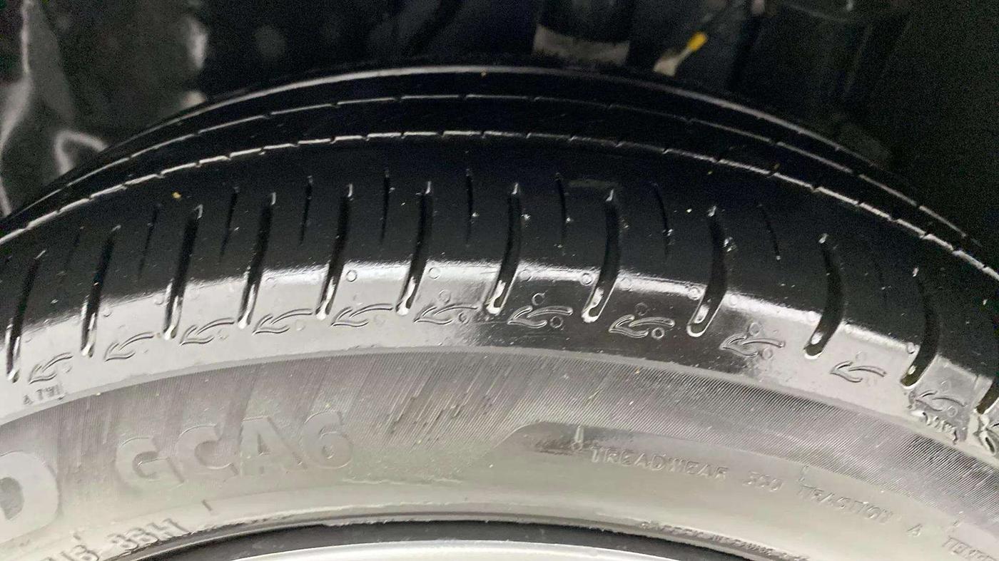 2023 Tata ALTROZ XM PLUS CNG, CNG, Manual, 13,159 km, Left Front Tyre Tread