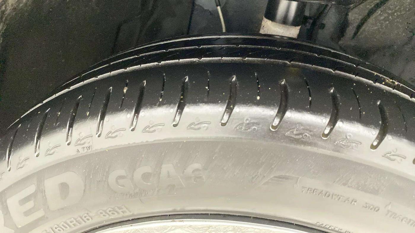2023 Tata ALTROZ XM PLUS CNG, CNG, Manual, 13,159 km, Right Front Tyre Tread