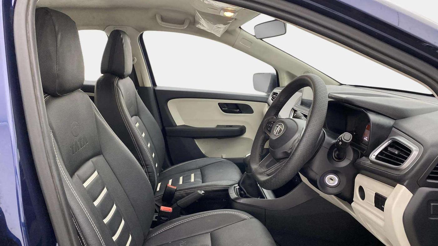 2023 Tata ALTROZ XM PLUS CNG, CNG, Manual, 13,159 km, Right Side Front Door Cabin