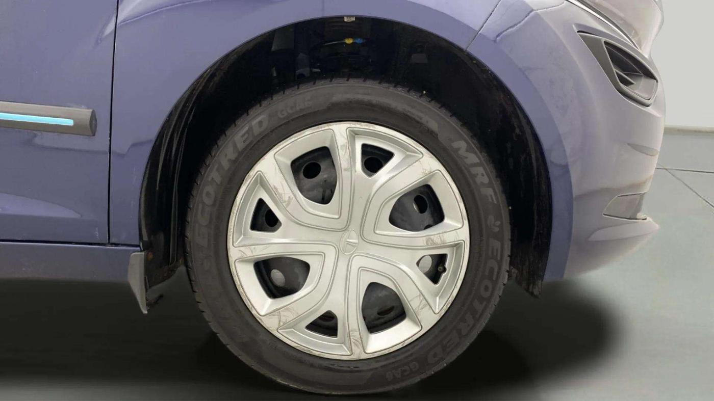 2023 Tata ALTROZ XM PLUS CNG, CNG, Manual, 13,159 km, Right Front Wheel