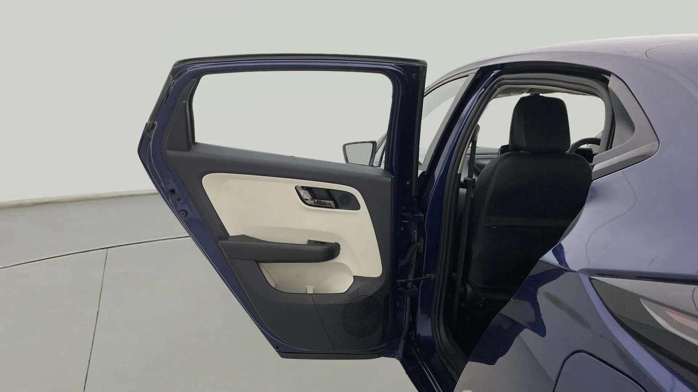 2023 Tata ALTROZ XM PLUS CNG, CNG, Manual, 13,159 km, LHS Rear Door