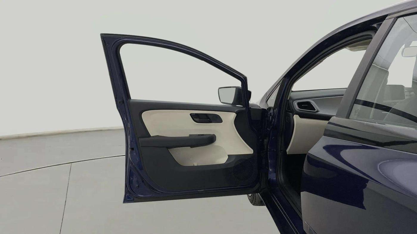 2023 Tata ALTROZ XM PLUS CNG, CNG, Manual, 13,159 km, LHS Front Door
