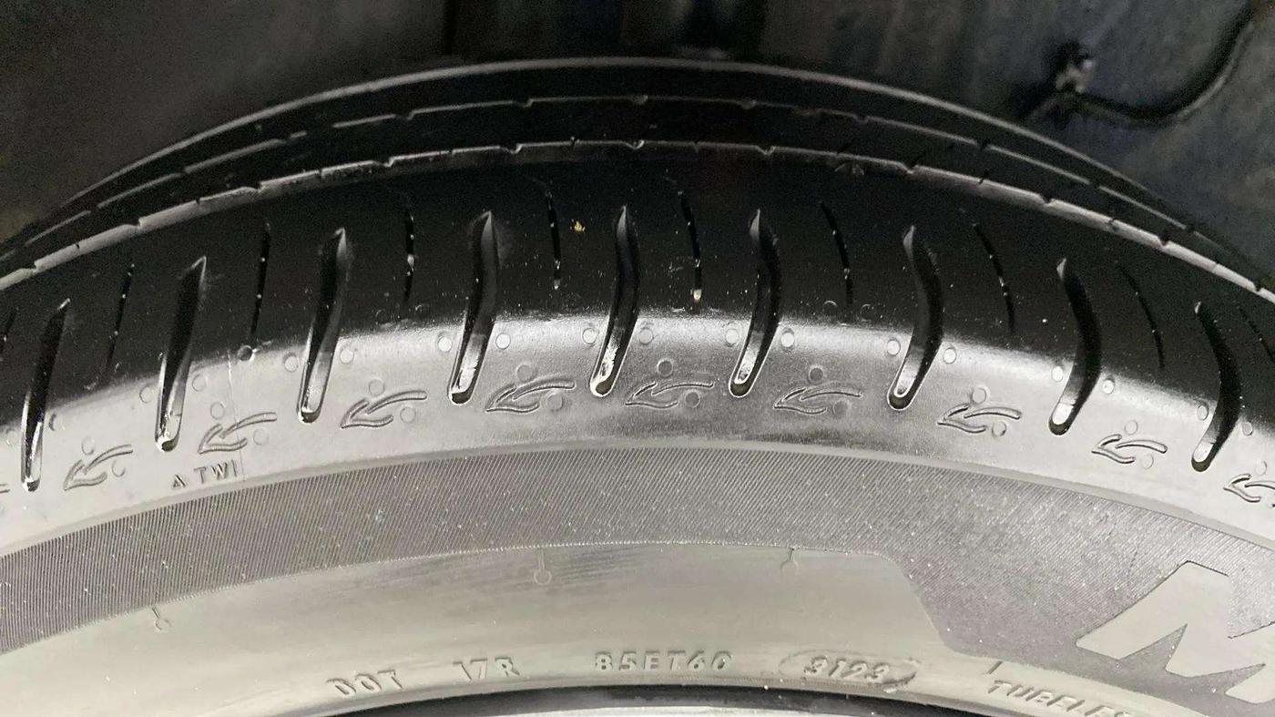 2023 Tata ALTROZ XM PLUS CNG, CNG, Manual, 13,159 km, Right Rear Tyre Tread