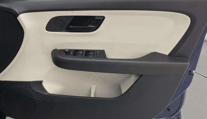 2023 Tata ALTROZ XM PLUS CNG, CNG, Manual, 12,681 km, Driver Side Door Panels Control