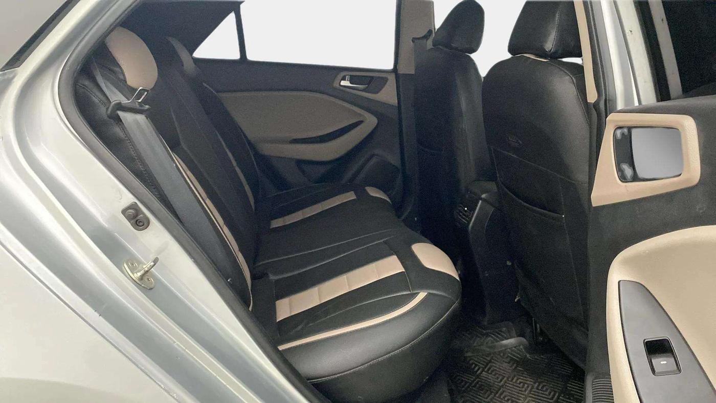 2019 Hyundai Elite i20 MAGNA PLUS 1.2, Petrol, Manual, 47,049 km, Right Side Rear Door Cabin