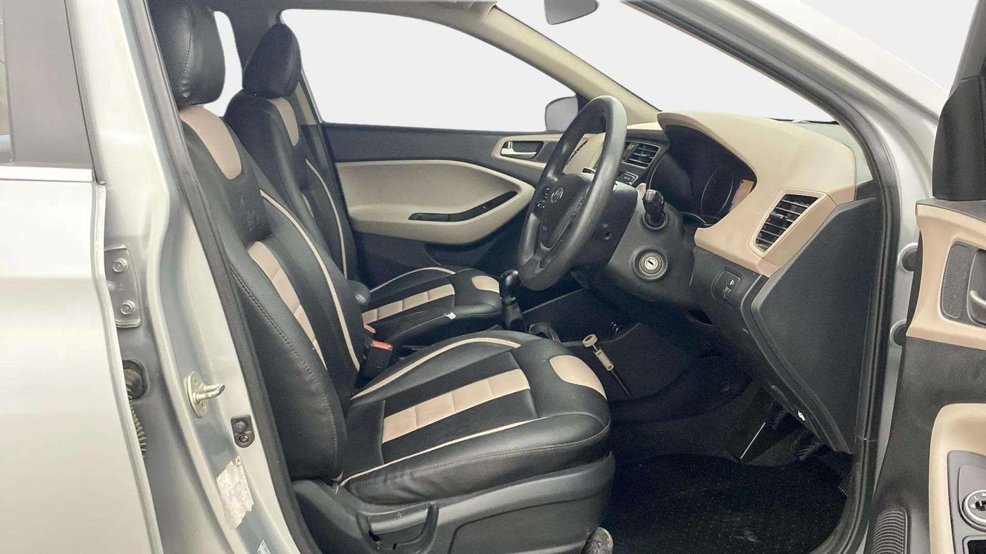 2019 Hyundai Elite i20 MAGNA PLUS 1.2, Petrol, Manual, 47,049 km, Right Side Front Door Cabin