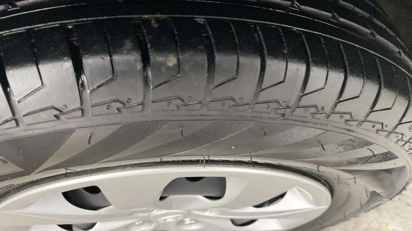 2019 Hyundai Elite i20 MAGNA PLUS 1.2, Petrol, Manual, 47,049 km, Right Front Tyre Tread