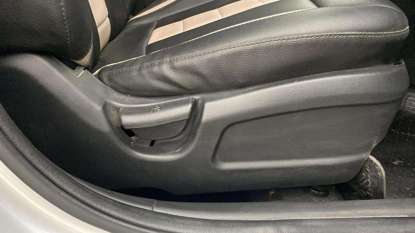 2019 Hyundai Elite i20 MAGNA PLUS 1.2, Petrol, Manual, 47,049 km, Driver Side Adjustment Panel