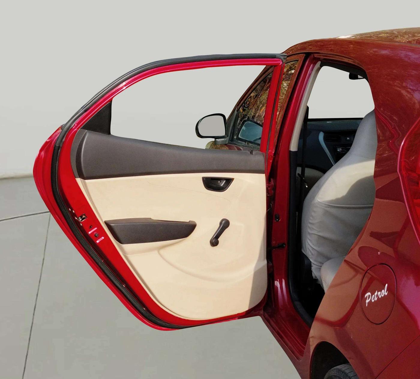 2015 Hyundai Eon ERA +, Petrol, Manual, 28,349 km, LHS Rear Door