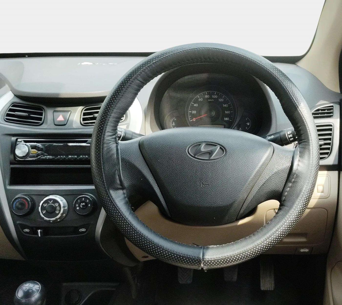 2015 Hyundai Eon ERA +, Petrol, Manual, 28,349 km, Steering Wheel Close Up