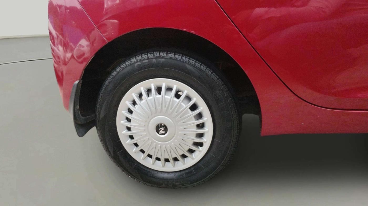2015 Hyundai Eon ERA +, Petrol, Manual, 28,349 km, Right Rear Wheel