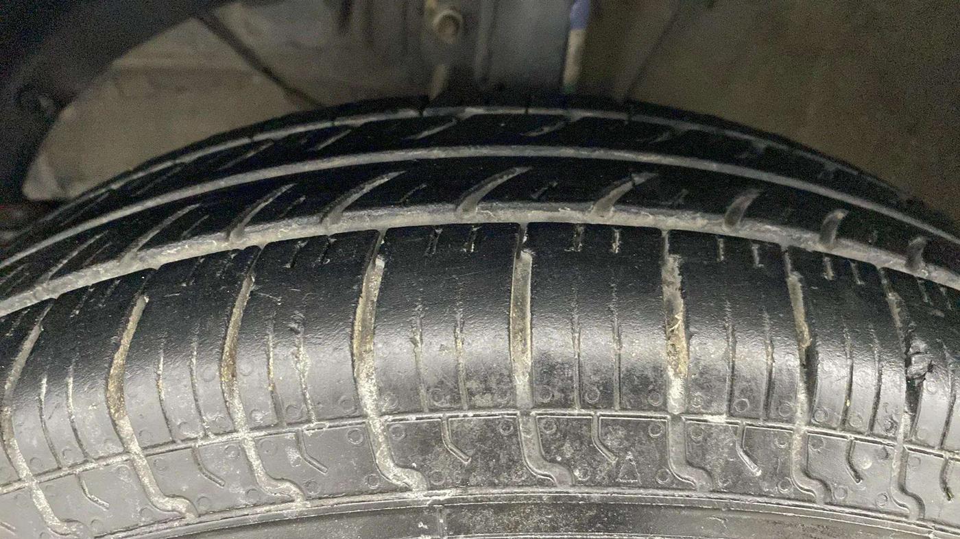 2019 Maruti Dzire VXI, Petrol, Manual, 72,513 km, Left Front Tyre Tread