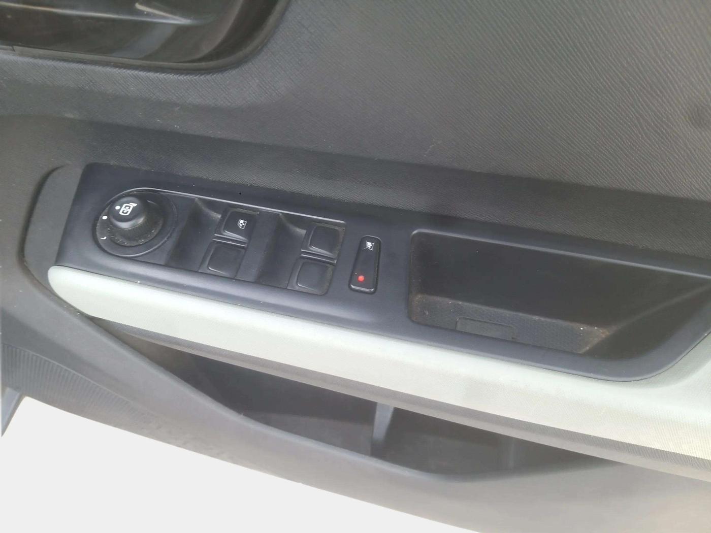 2021 Tata PUNCH ADVENTURE MT, Petrol, Manual, 32,350 km, Driver Side Door Panels Control