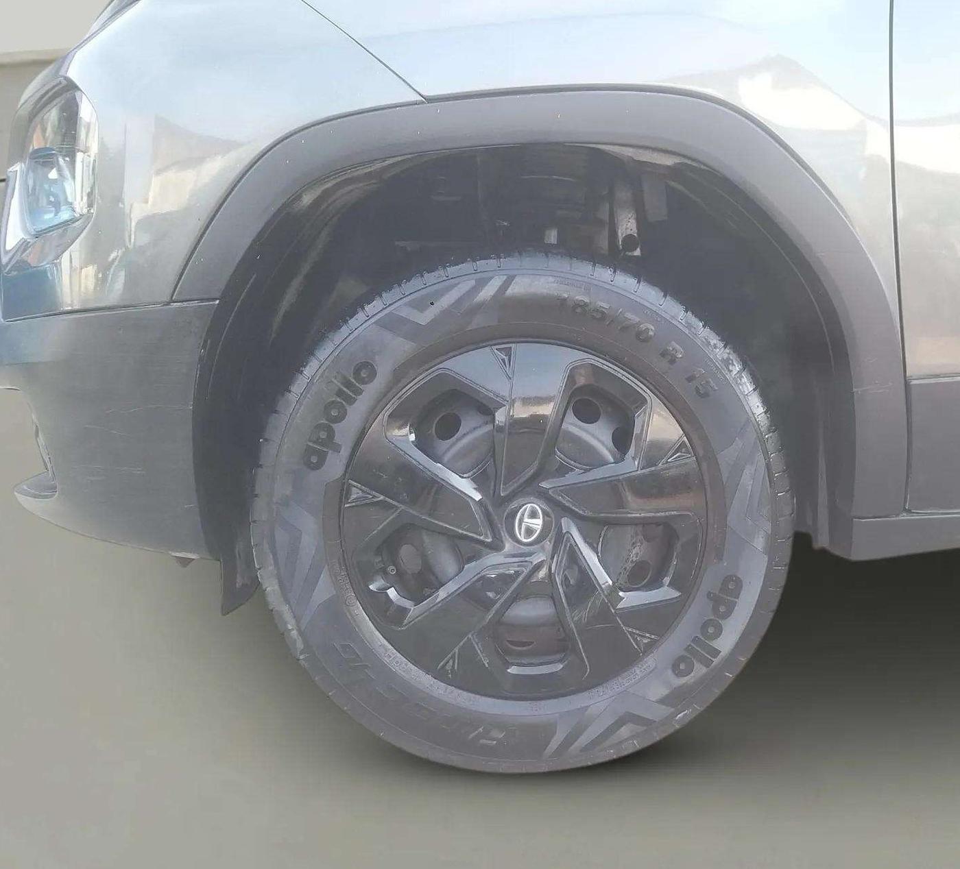 2021 Tata PUNCH ADVENTURE MT, Petrol, Manual, 32,350 km, Left Front Wheel