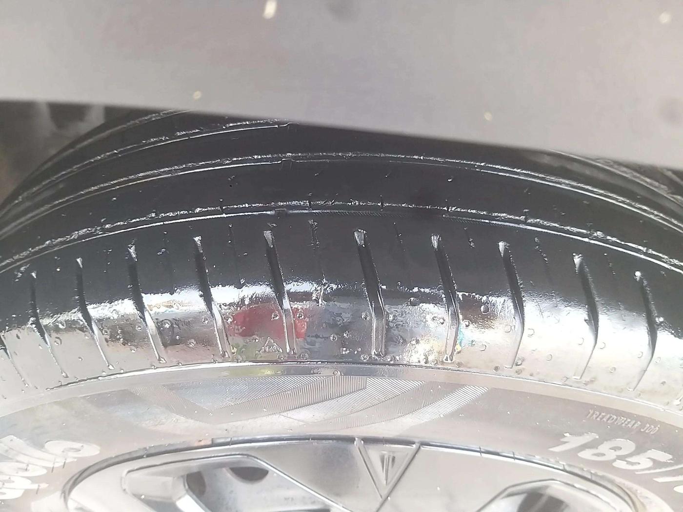 2021 Tata PUNCH ADVENTURE MT, Petrol, Manual, 32,350 km, Left Front Tyre Tread
