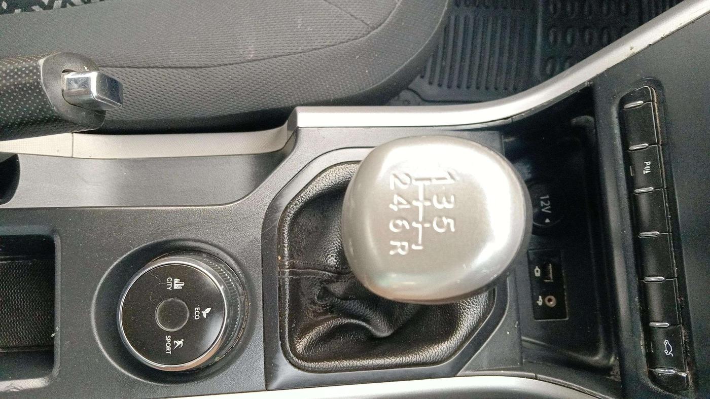 2017 Tata NEXON XM PETROL, Petrol, Manual, 63,978 km, Gear Lever