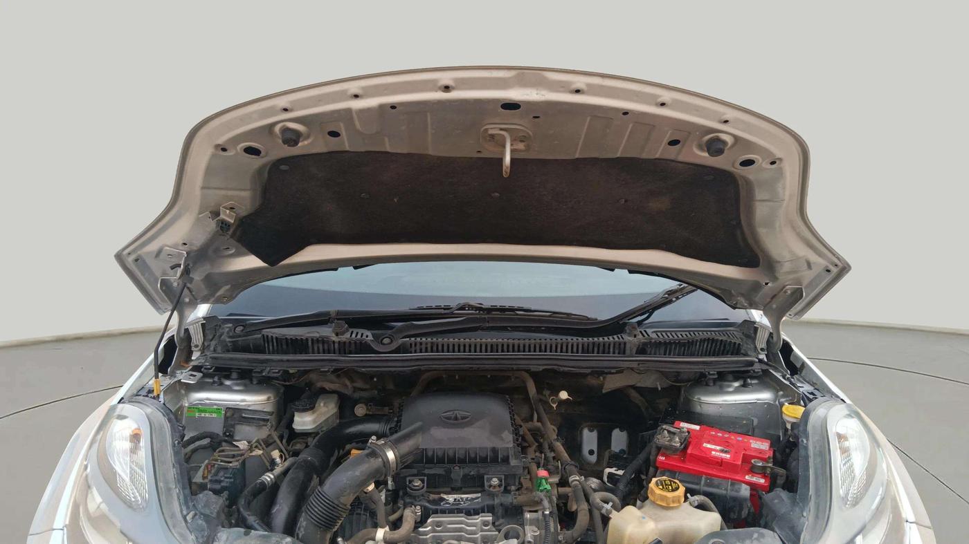2017 Tata NEXON XM PETROL, Petrol, Manual, 63,978 km, Open Bonet