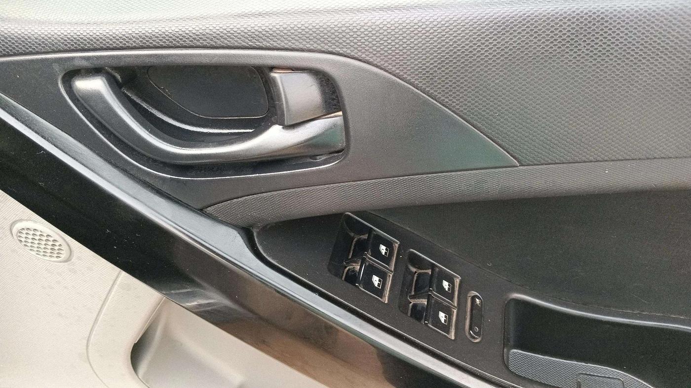 2017 Tata NEXON XM PETROL, Petrol, Manual, 63,978 km, Driver Side Door Panels Control